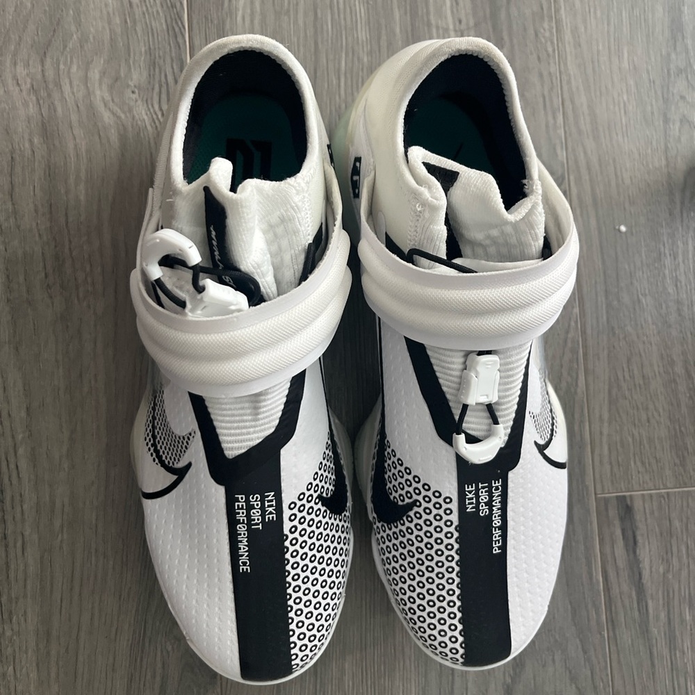 Nike Brand new trout Men's White and Black Athletic cleats no tags
